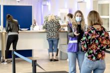 Aankomst bij GGD vaccinatie locatie Leiden