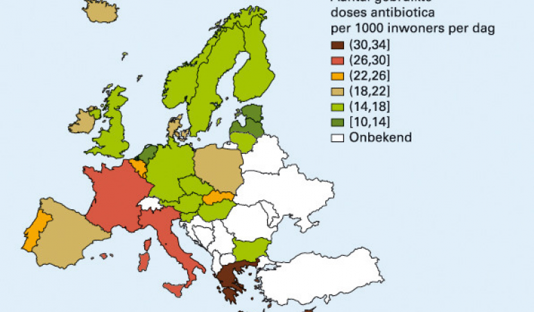 Geografische verdeling van het aantal doses antibiotica dat per dag per 1000 inwoners wordt gebruikt