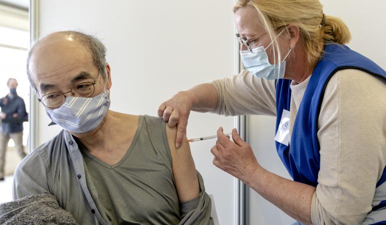 Man gets booster vaccination