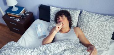Man in bed met griep