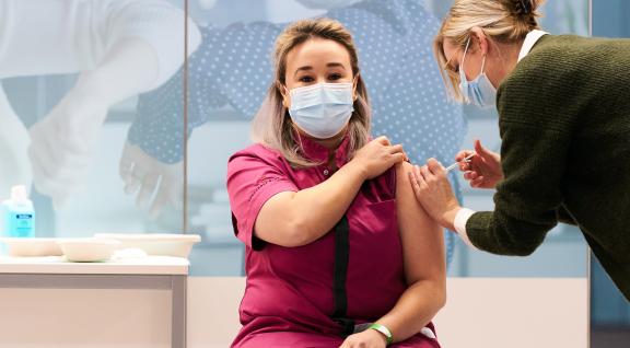 Eerste pfizer prik in Nederland