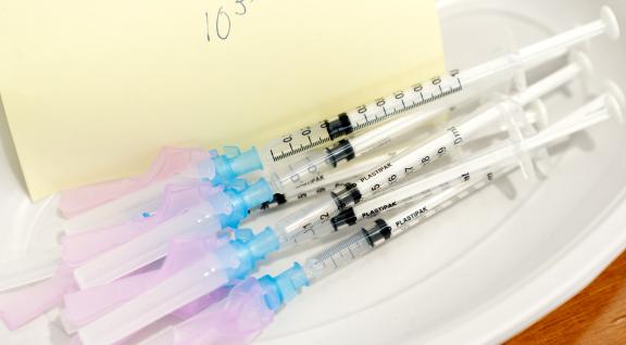 Vaccinatie COVID spuiten