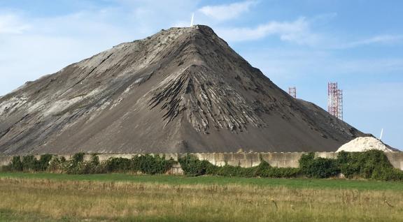 berg van thermische gereinigde grond