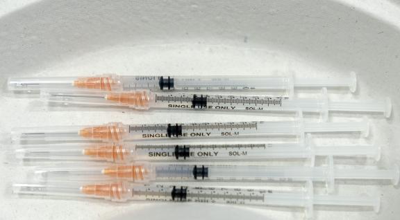 COVID-19 vaccinatie spuiten 