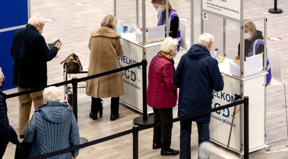 Man krijgt corona boostervaccinatie
