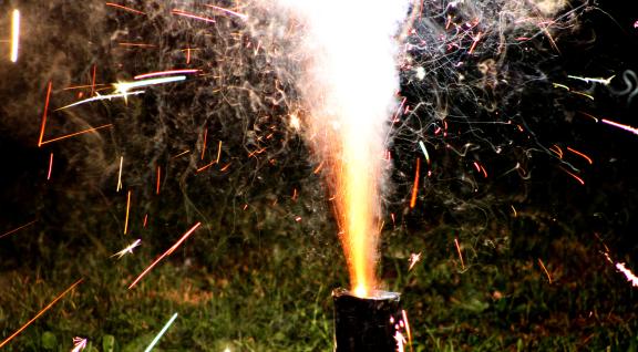 Vuurwerk in een tuin