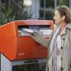 vrouw post zelfafnameset darmkanker in brievenbus