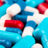 Antibioticapillen roodwitblauw