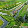 Luchtfoto landschap met molen